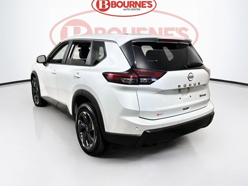 Used 2024 Nissan Rogue SV AWD/4WD image 7
