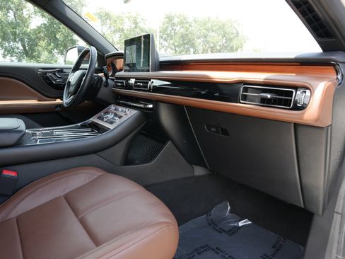 Used 2023 Lincoln Aviator Reserve RWD image 24