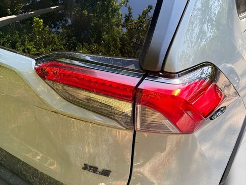 Used 2022 Toyota RAV4 XLE FWD image 5