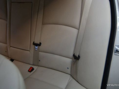 Used 2011 BMW 528i Sedan image 25