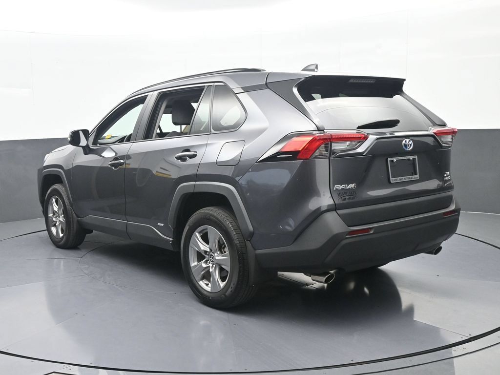 Used 2024 Toyota RAV4 XLE AWD/4WD image 4