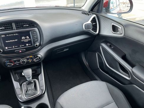 Used 2025 Kia Soul LX w/ LX Technology Package image 32