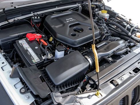 Used 2018 Jeep Wrangler Unlimited Sahara image 57