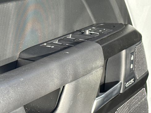 Used 2023 Land Rover Defender 110 V8 image 15