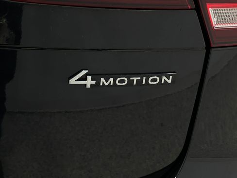 Used 2022 Volkswagen Tiguan SE AWD/4WD image 38