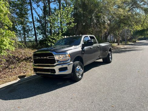 Used 2024 RAM 3500 Tradesman w/ Chrome Appearance Group AWD/4WD image 6