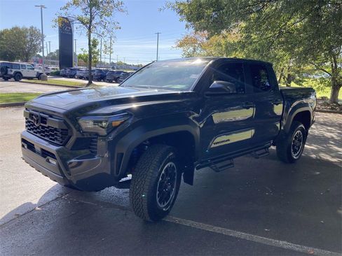 Used 2024 Toyota Tacoma TRD Off-Road image 5