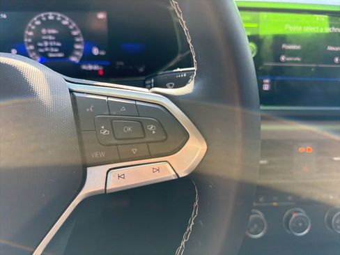 Used 2022 Volkswagen Taos SE image 13