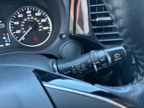 Used 2016 Mitsubishi Outlander SE image 26