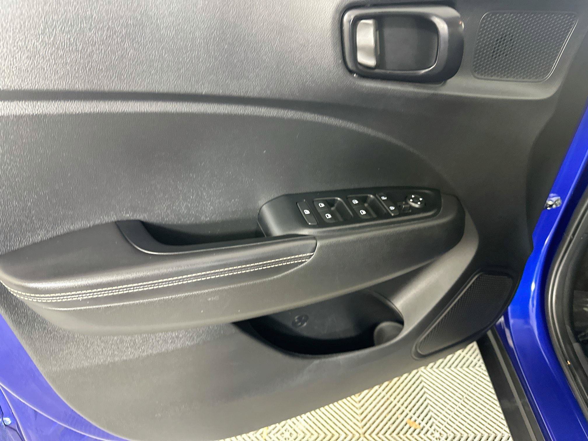 Used 2022 Hyundai Venue Limited FWD image 17