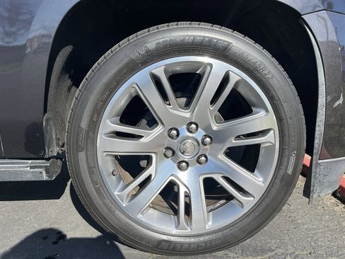 Used 2015 Cadillac Escalade Premium image 16