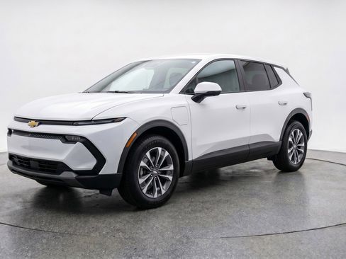 Used 2025 Chevrolet Equinox LT image 3