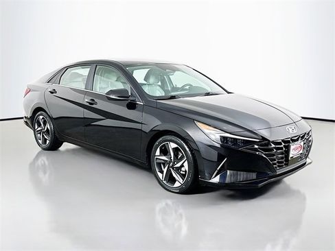 Used 2022 Hyundai Elantra Limited image 14