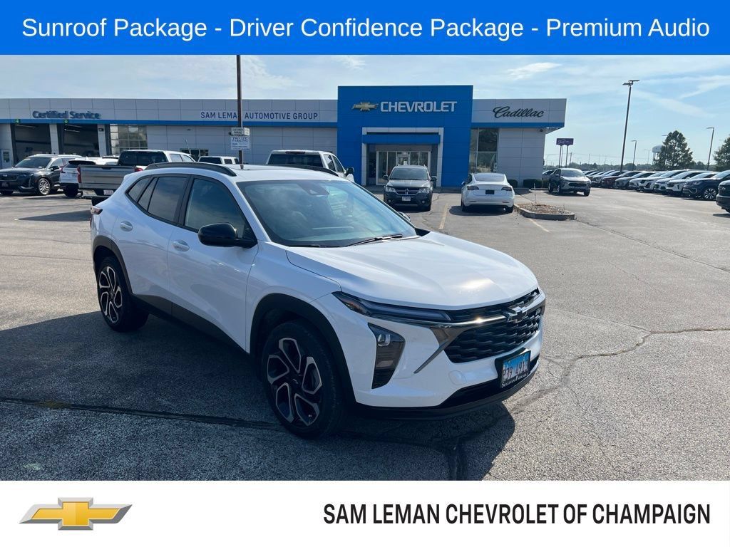 Used 2024 Chevrolet Trax RS w/ Sunroof Package FWD image 1