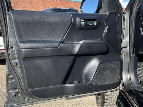 Used 2020 Toyota Tacoma TRD Off-Road image 20