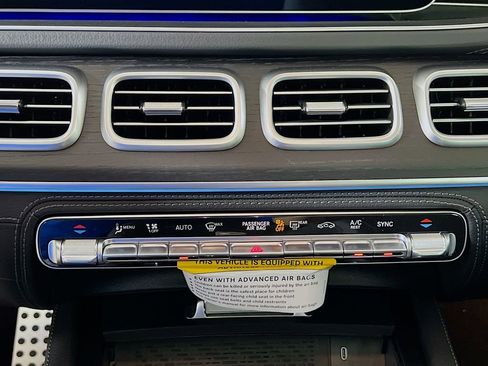 New 2026 Mercedes-Benz GLS 580 4MATIC image 19