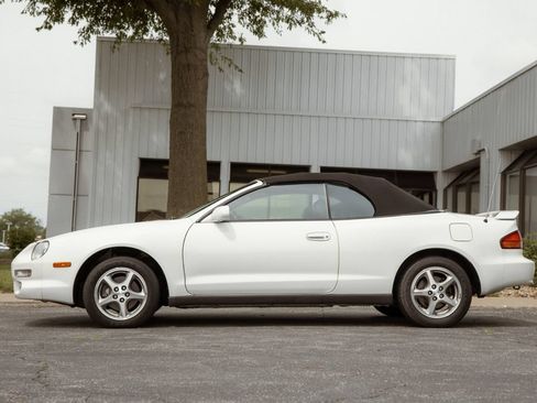 Used 1999 Toyota Celica GT w/ Upgrade Value Pkg FWD image 4
