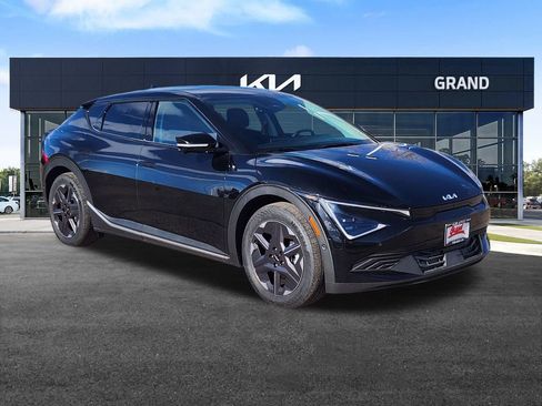 New 2025 Kia EV6 Light w/ Light LR Technology Package image 2