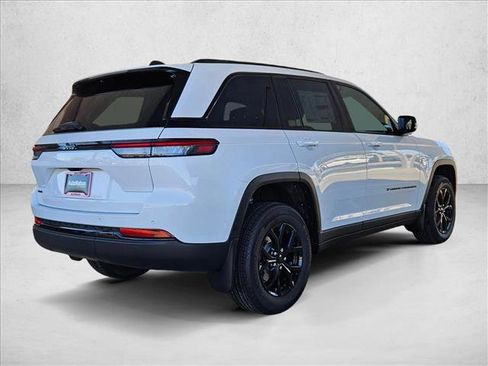 New 2025 Jeep Grand Cherokee Altitude w/ MOPAR Finishing Package image 2