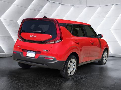 Used 2022 Kia Soul LX FWD image 3