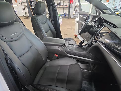 Used 2023 Cadillac XT6 Premium Luxury w/ LPO, Floor Liner Package AWD/4WD image 10