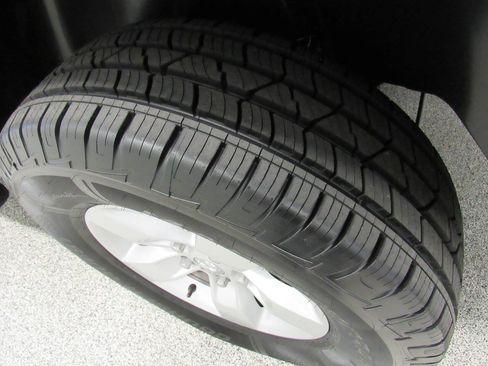 Used 2019 RAM 1500 Classic SLT AWD/4WD image 25