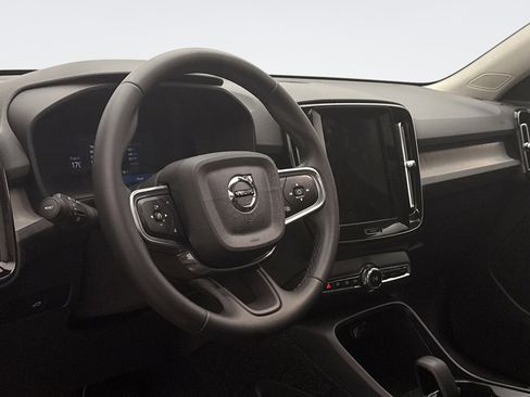 Used 2025 Volvo XC40 B5 Core image 7