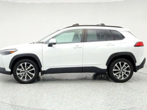 Used 2023 Toyota Corolla Cross XLE image 8