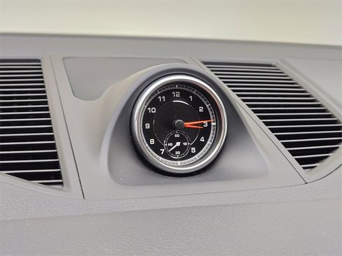 Used 2020 Porsche Macan image 41