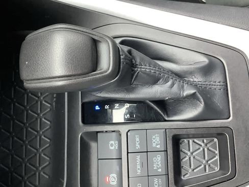 Used 2022 Toyota RAV4 XLE image 50