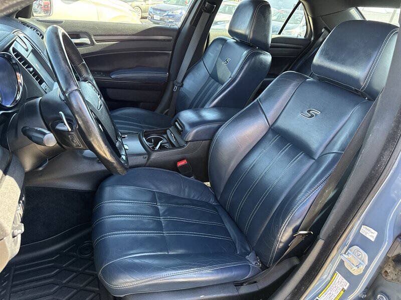Used 2014 Chrysler 300 S RWD image 17