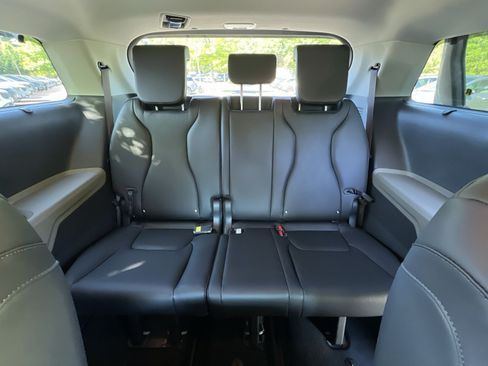 New 2026 Kia Carnival EX FWD image 41