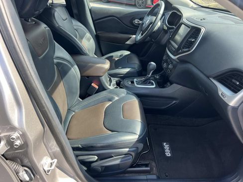 Used 2018 Jeep Cherokee Limited w/ Luxury Group image 13