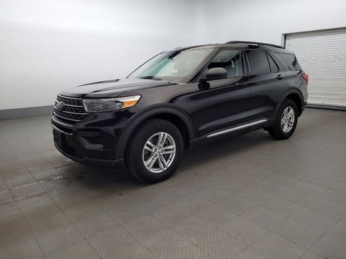 Used 2021 Ford Explorer XLT AWD/4WD image 2