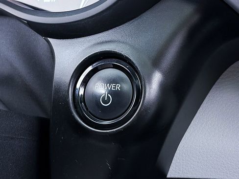 Used 2025 Toyota Sienna XLE FWD image 29