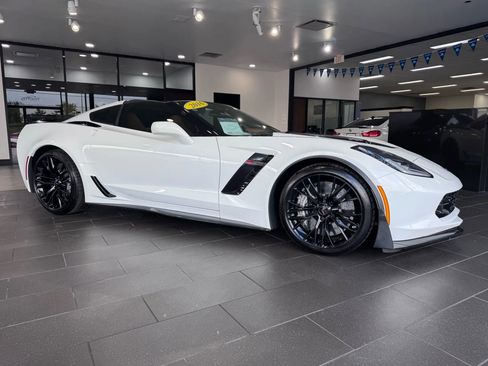 Used 2016 Chevrolet Corvette Z06 w/ 3LZ Preferred Equipment Group image 2