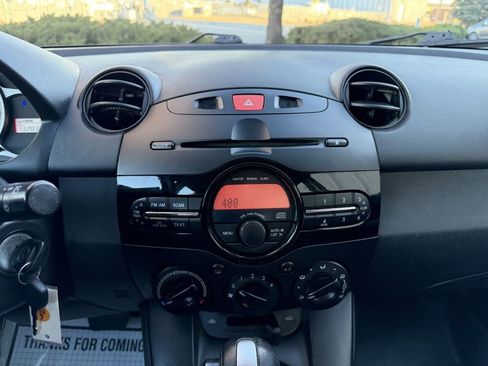 Used 2013 MAZDA MAZDA2 Sport image 18