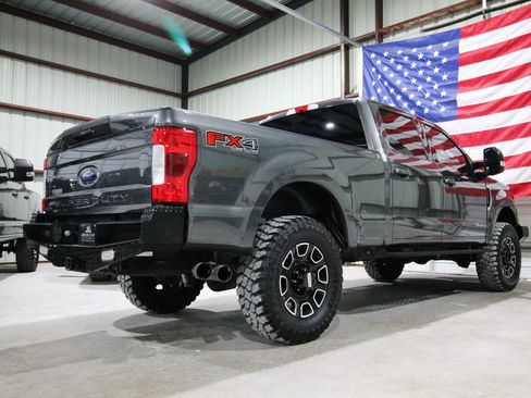 Used 2017 Ford F250 Lariat w/ Lariat Ultimate Package AWD/4WD image 11