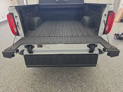 Used 2025 GMC Sierra 1500 AT4 w/ AT4 Premium Package AWD/4WD image 21
