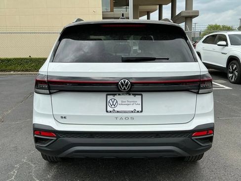 New 2026 Volkswagen Taos SE FWD image 4