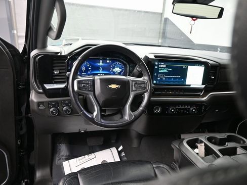 Used 2022 Chevrolet Silverado 1500 LT image 10