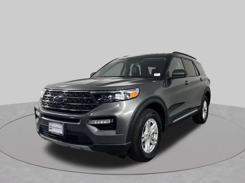 Used 2023 Ford Explorer XLT w/ Equipment Group 202A AWD/4WD image 2
