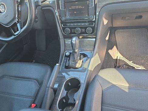 Used 2018 Volkswagen Passat 2.0T SE w/ SE Lighting Package image 9