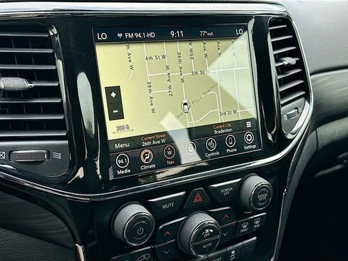 Used 2020 Jeep Grand Cherokee Altitude image 13