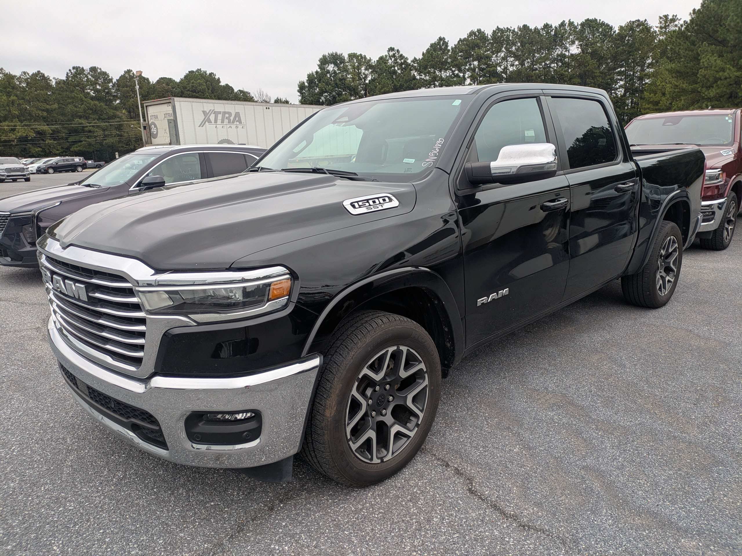 Used 2025 RAM 1500 Laramie AWD/4WD image 3