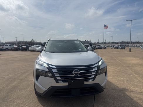 Certified 2025 Nissan Rogue SV image 3