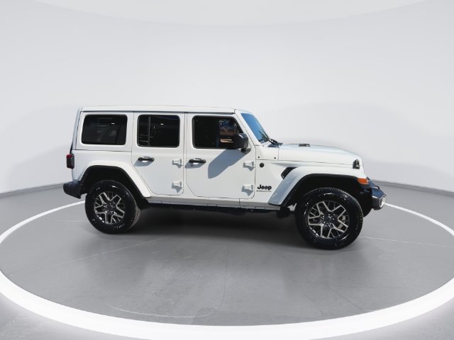 Used 2026 Jeep Wrangler Unlimited Sahara AWD/4WD image 2