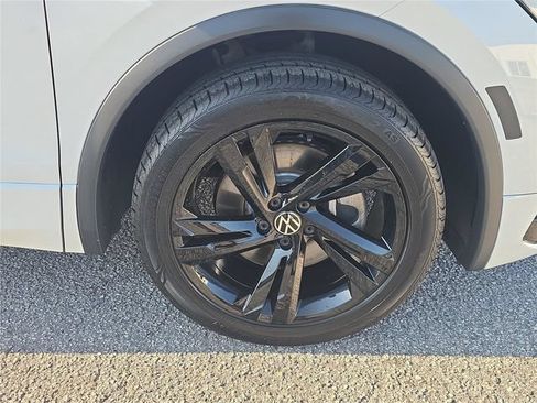 Used 2023 Volkswagen Tiguan SE R-Line FWD image 29