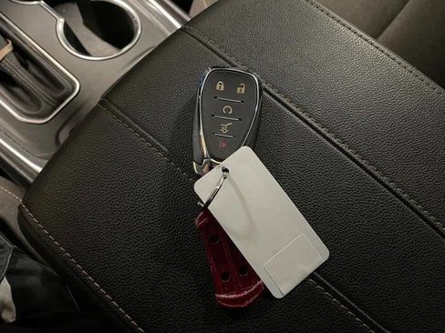 Used 2020 Chevrolet Traverse LT image 45