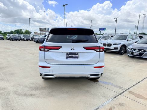 Used 2023 Mitsubishi Outlander SE FWD image 6